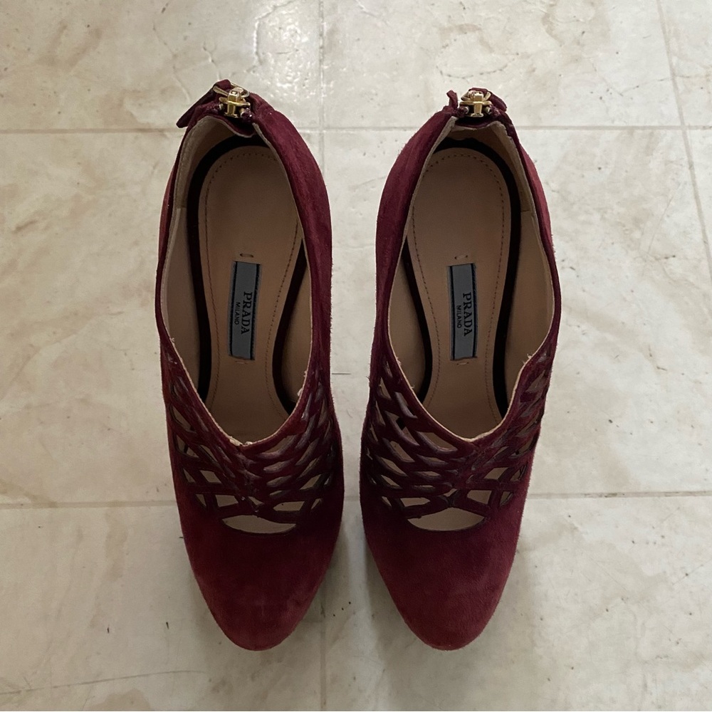 Prada Made in Italy Calzature Donna Oxblood Suede Cutout Platform Heels size 6.5 - Picture 3 of 14